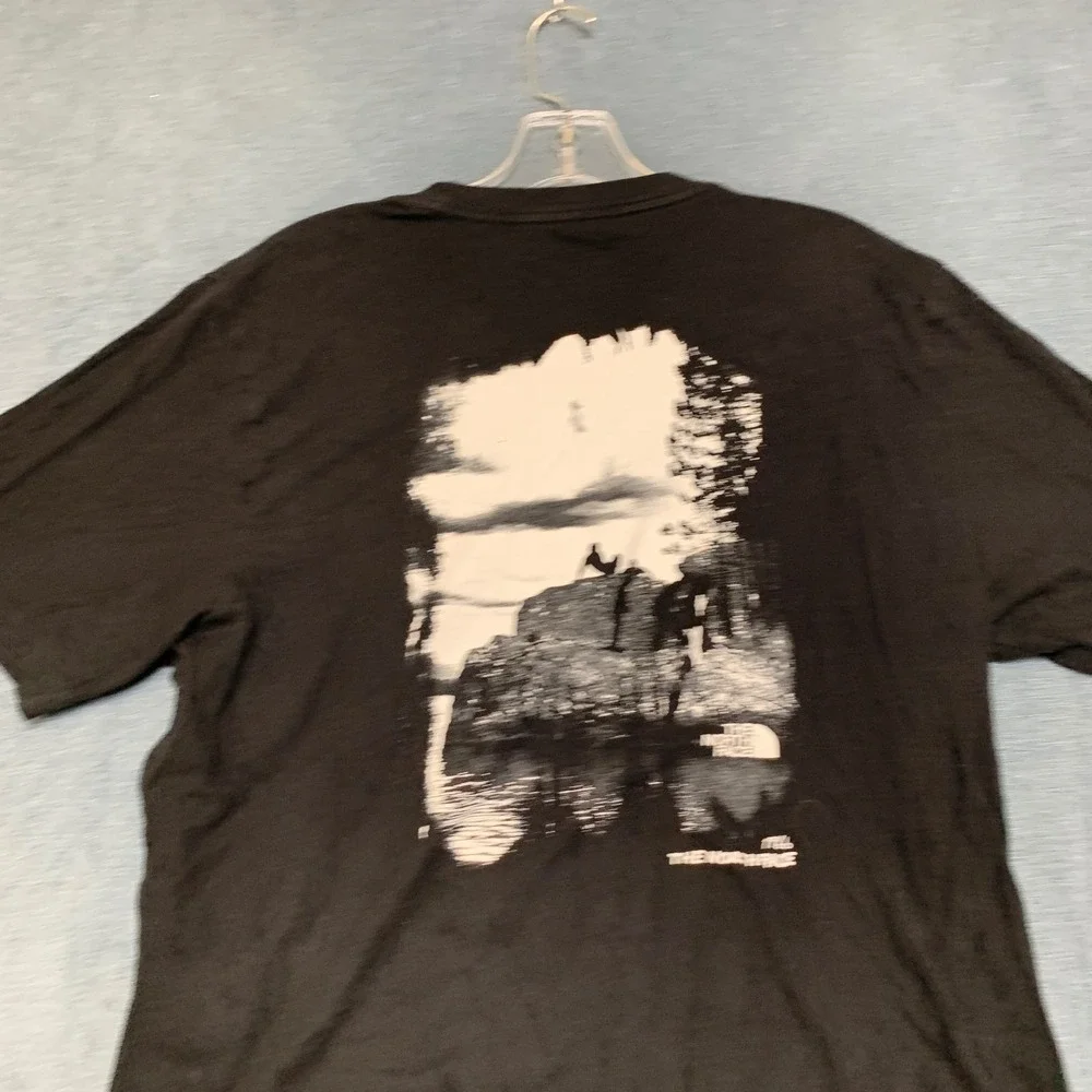 The North Face T Shirt Mens Medium Black Graphic Print Short Sleeve Pullover
